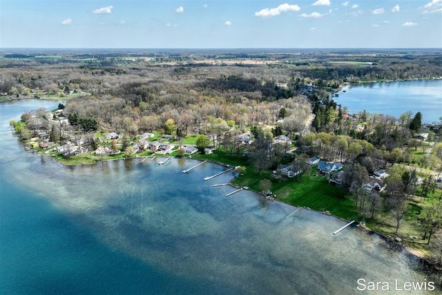 15710 Rich Lane, Hickory Corners, MI 49060