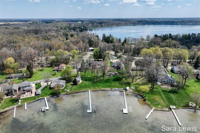 15710 Rich Lane, Hickory Corners, MI 49060