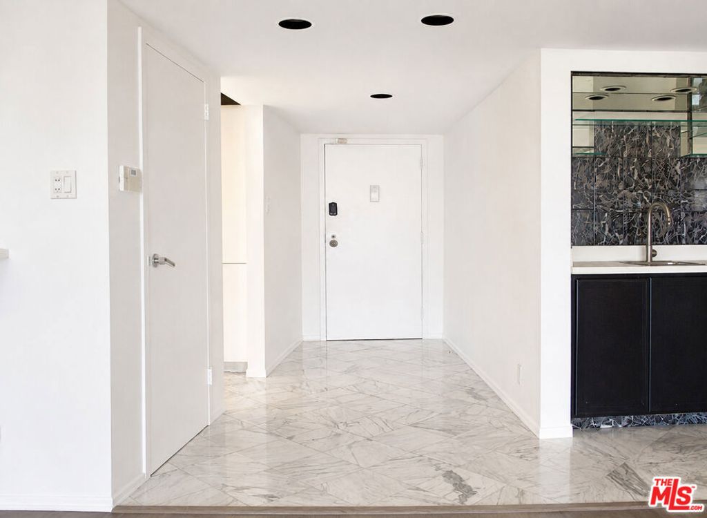 Image 10 of property listing at 4316 Marina City Drive 519, Marina Del Rey, CA 90292