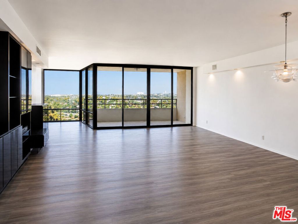 Image 2 of property listing at 4316 Marina City Drive 519, Marina Del Rey, CA 90292
