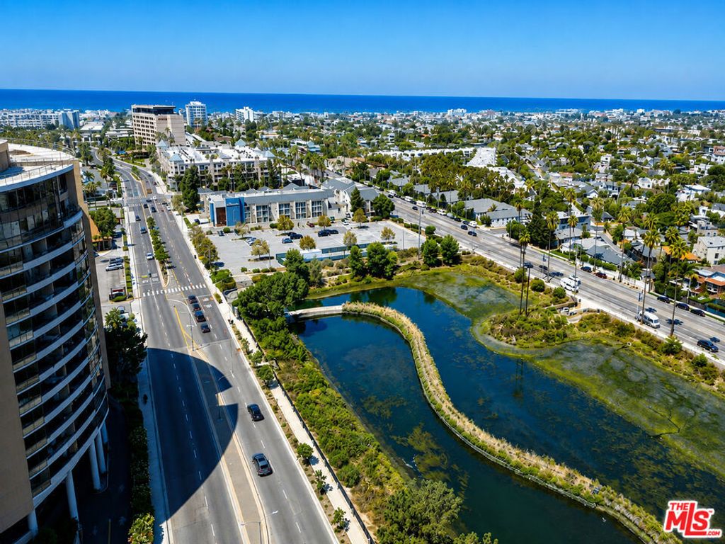 Image 25 of property listing at 4316 Marina City Drive 519, Marina Del Rey, CA 90292