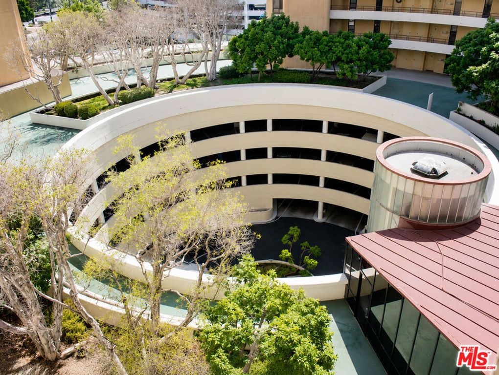 Image 26 of property listing at 4316 Marina City Drive 519, Marina Del Rey, CA 90292