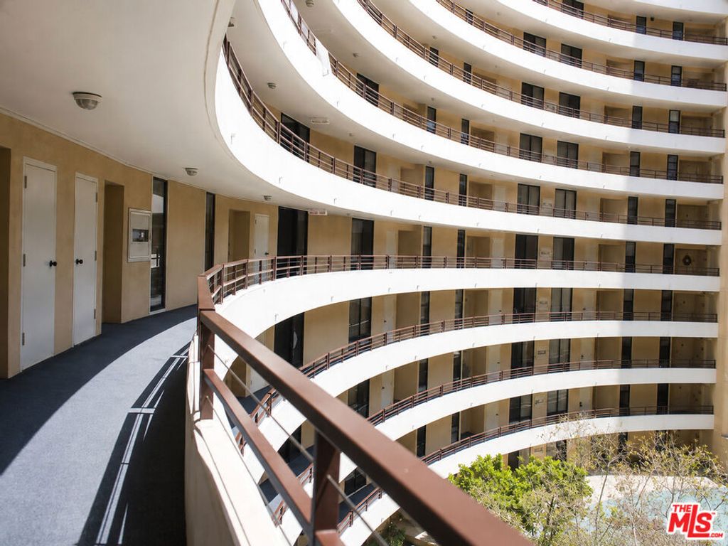 Image 27 of property listing at 4316 Marina City Drive 519, Marina Del Rey, CA 90292