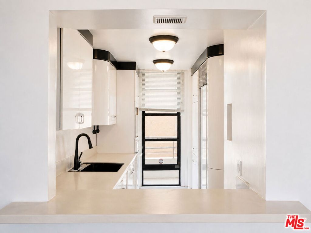 Image 6 of property listing at 4316 Marina City Drive 519, Marina Del Rey, CA 90292