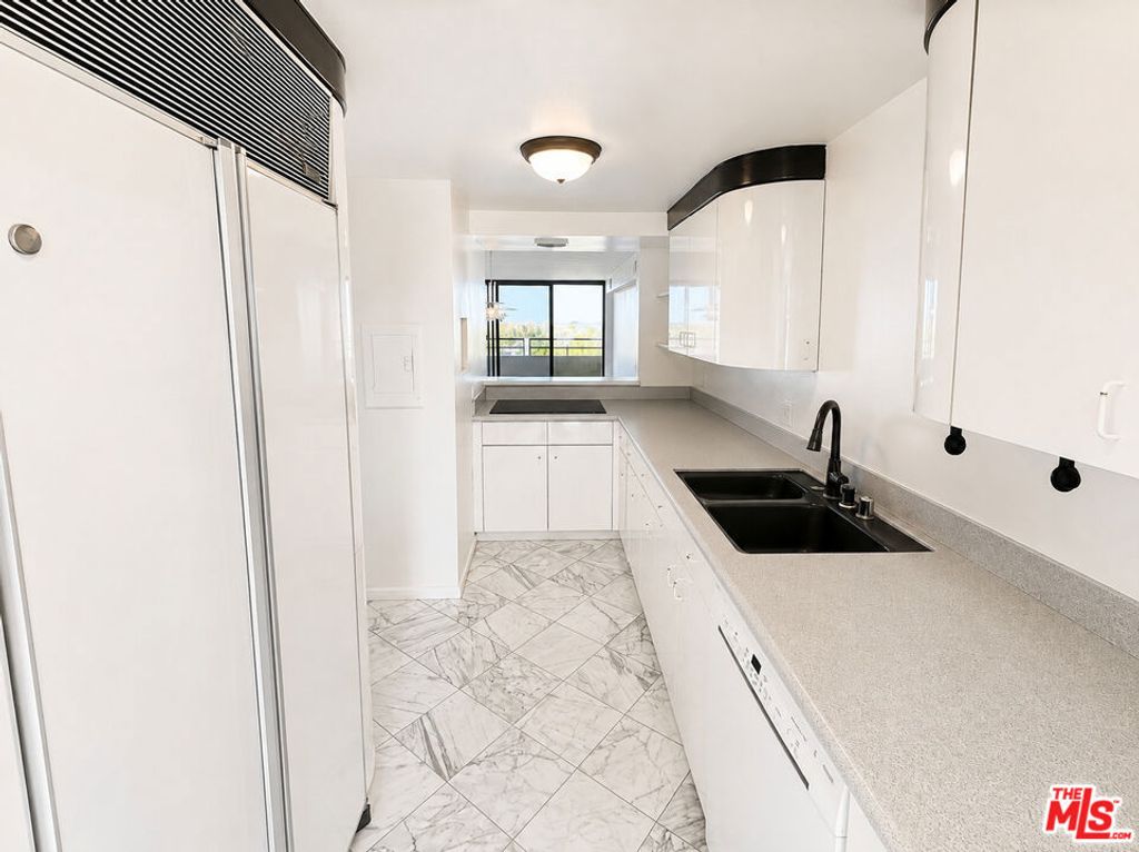 Image 7 of property listing at 4316 Marina City Drive 519, Marina Del Rey, CA 90292