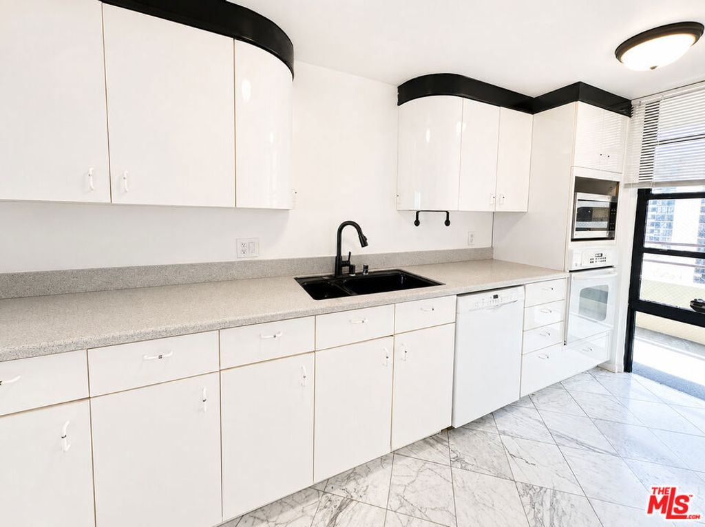 Image 8 of property listing at 4316 Marina City Drive 519, Marina Del Rey, CA 90292