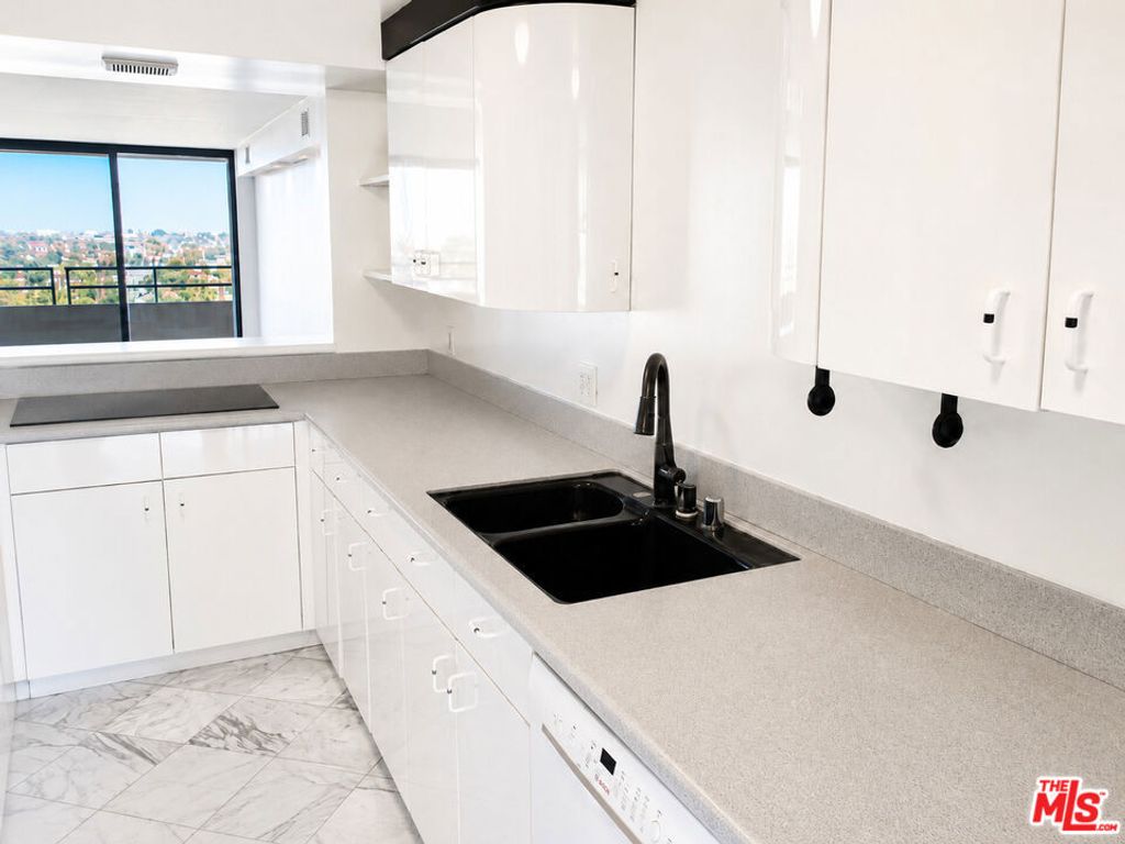 Image 9 of property listing at 4316 Marina City Drive 519, Marina Del Rey, CA 90292