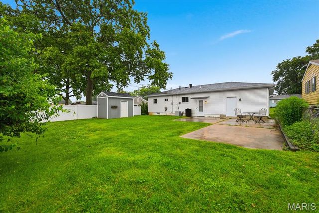 4135 Sweet Gum Drive, St Louis, MO 63125