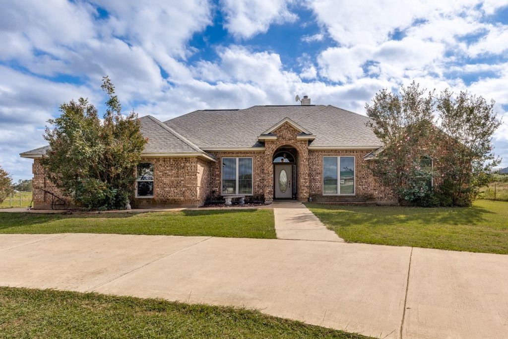 609 South Drive, Springtown, TX 76082