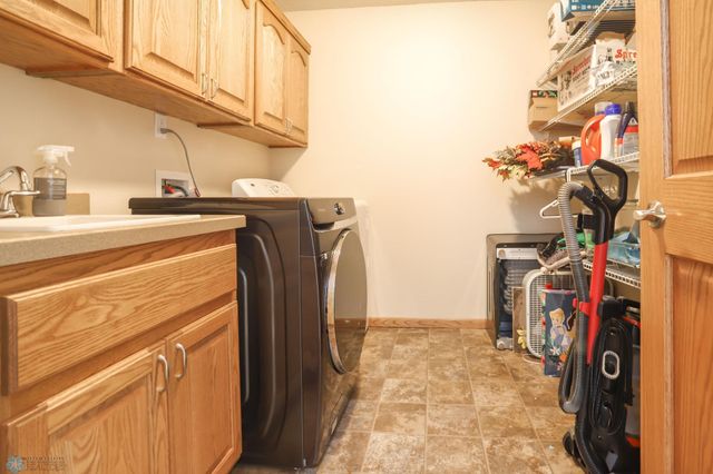 3625 Taylor Street S, Fargo, ND 58104