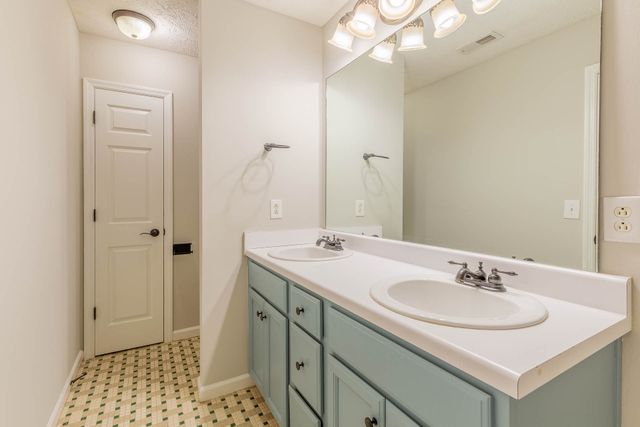 5078 Cornelius Dr, Murfreesboro, TN 37129
