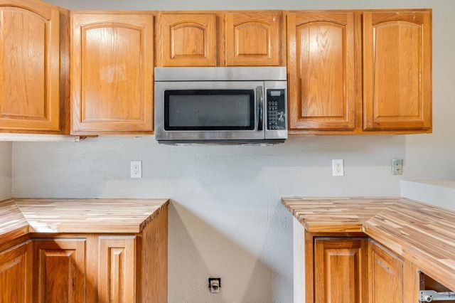 203 W Bridge St, Mulvane, KS 67110