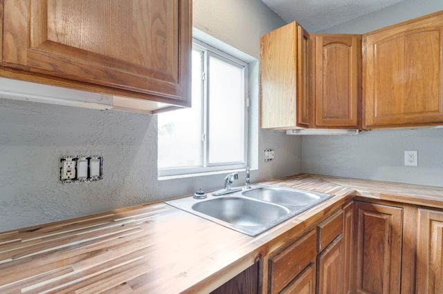 203 W Bridge St, Mulvane, KS 67110