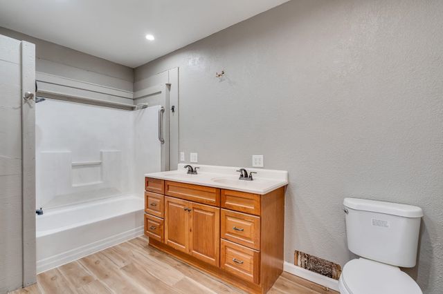 203 W Bridge St, Mulvane, KS 67110