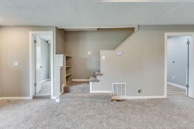 203 W Bridge St, Mulvane, KS 67110