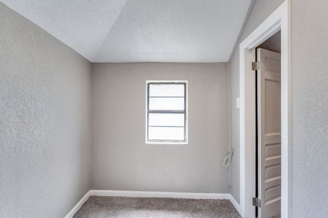 203 W Bridge St, Mulvane, KS 67110