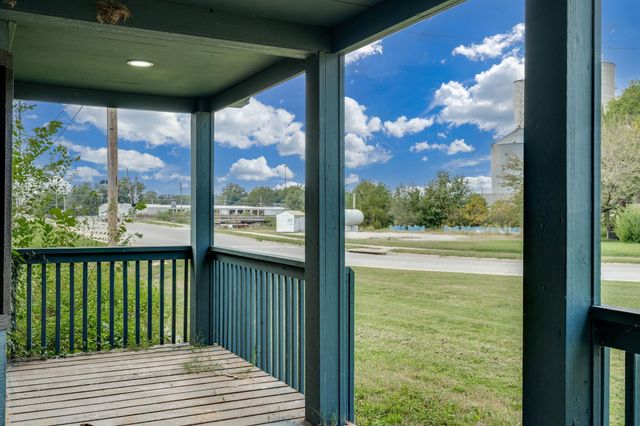 203 W Bridge St, Mulvane, KS 67110