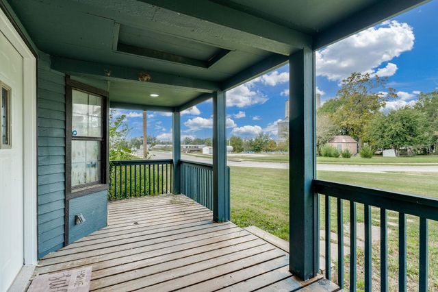 203 W Bridge St, Mulvane, KS 67110