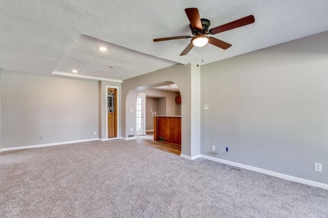 203 W Bridge St, Mulvane, KS 67110