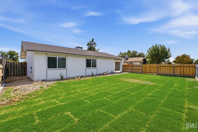 10609 Cave Avenue, Bakersfield, CA 93312