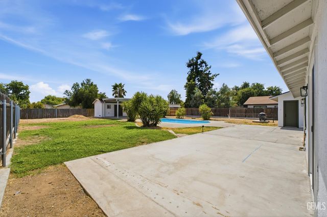 10609 Cave Avenue, Bakersfield, CA 93312
