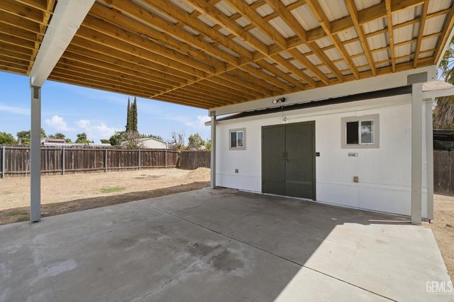 10609 Cave Avenue, Bakersfield, CA 93312