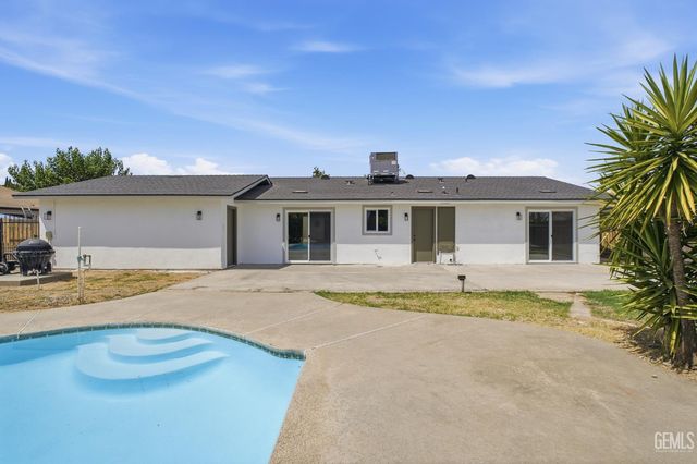 10609 Cave Avenue, Bakersfield, CA 93312