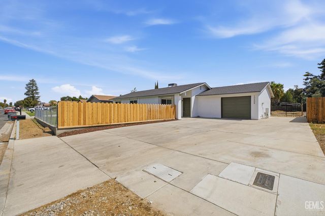 10609 Cave Avenue, Bakersfield, CA 93312