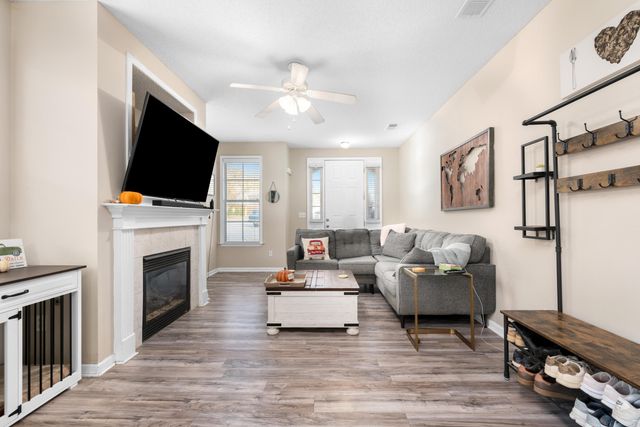 4965 INDIAN WALK LN, Arlington, TN 38002