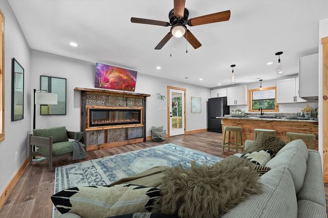 569 Number 20 Mine Road, Mccaysville, GA 30555