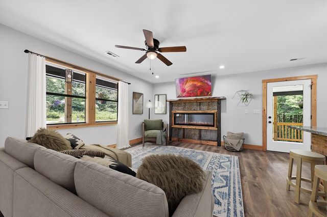 569 Number 20 Mine Road, Mccaysville, GA 30555