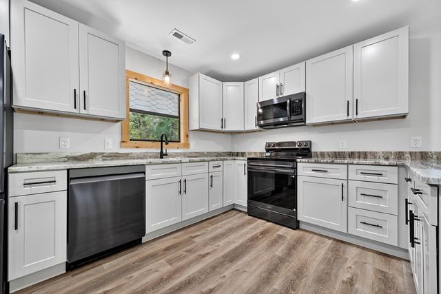 569 Number 20 Mine Road, Mccaysville, GA 30555