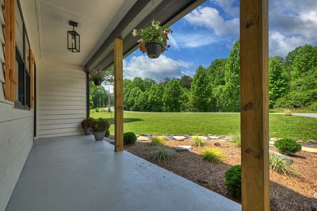 569 Number 20 Mine Road, Mccaysville, GA 30555