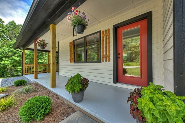 569 Number 20 Mine Road, Mccaysville, GA 30555
