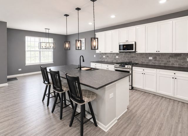 713 Long Ridge Trail, Minooka, IL 60447