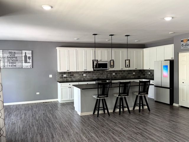 713 Long Ridge Trail, Minooka, IL 60447