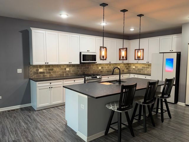 713 Long Ridge Trail, Minooka, IL 60447