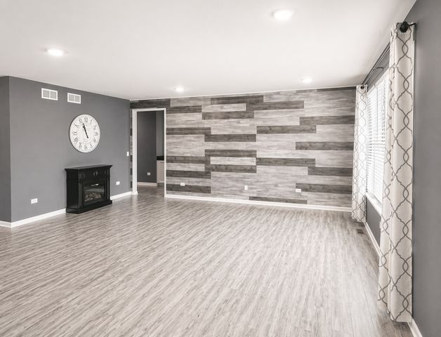 713 Long Ridge Trail, Minooka, IL 60447