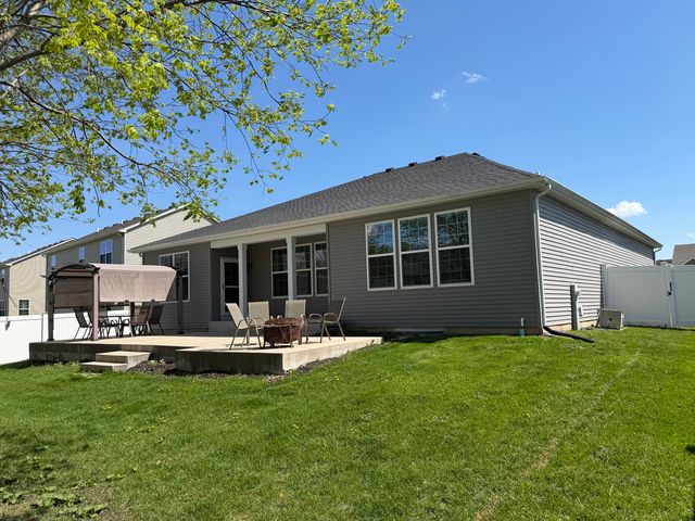 713 Long Ridge Trail, Minooka, IL 60447