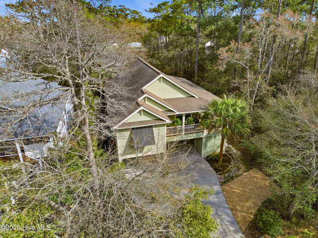 332 NE 40th Street, Oak Island, NC 28465