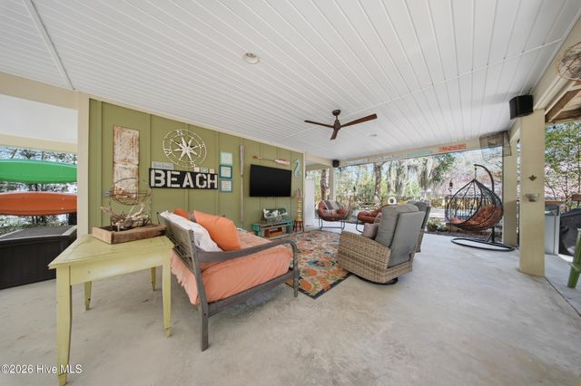 332 NE 40th Street, Oak Island, NC 28465