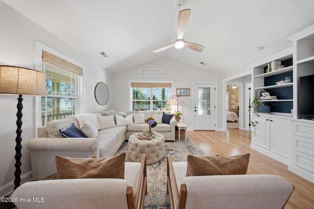 332 NE 40th Street, Oak Island, NC 28465