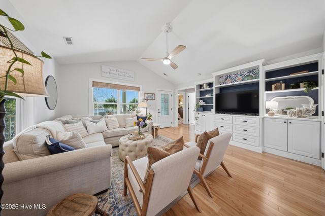 332 NE 40th Street, Oak Island, NC 28465