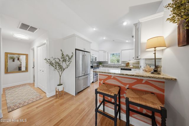 332 NE 40th Street, Oak Island, NC 28465