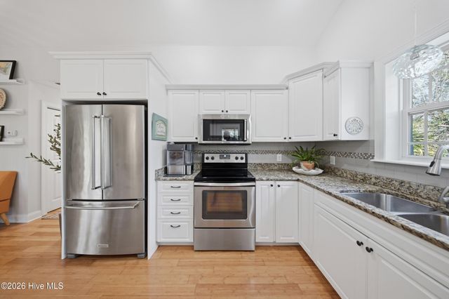 332 NE 40th Street, Oak Island, NC 28465