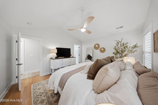 332 NE 40th Street, Oak Island, NC 28465