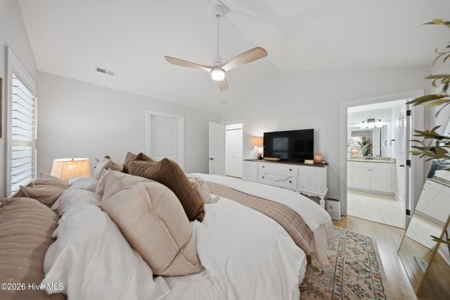 332 NE 40th Street, Oak Island, NC 28465