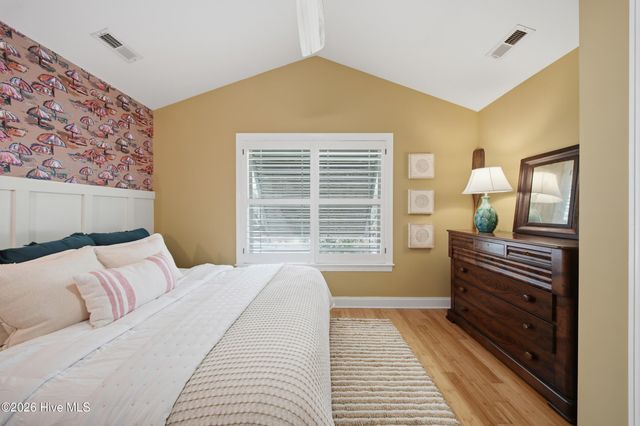 332 NE 40th Street, Oak Island, NC 28465