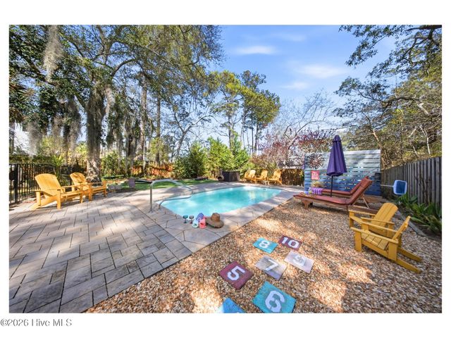 332 NE 40th Street, Oak Island, NC 28465