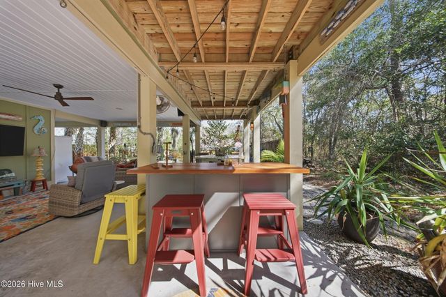 332 NE 40th Street, Oak Island, NC 28465